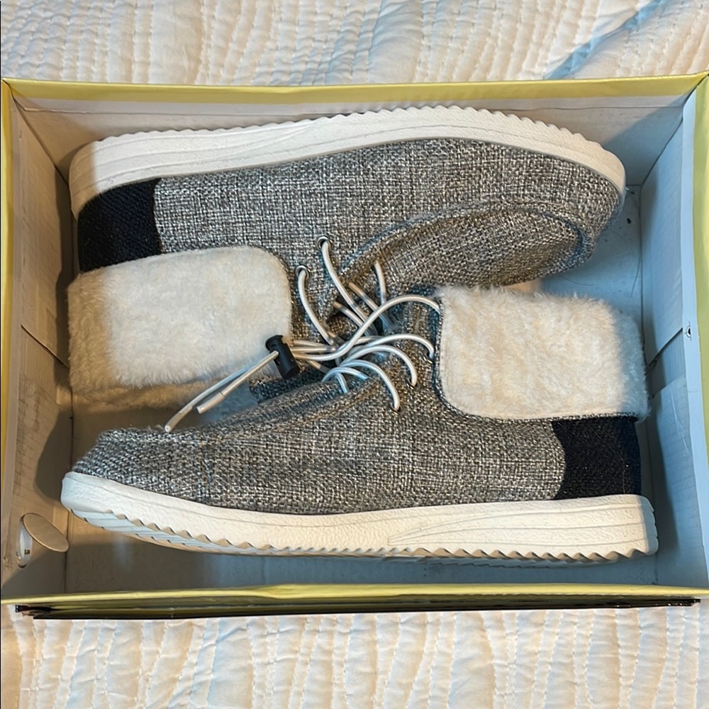 Cozy Gray Knit Faux Fur Lined Slip-On booties